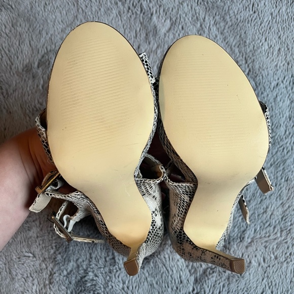 JustFab Snake skin print heels. Sz 5.5 - Picture 4 of 5